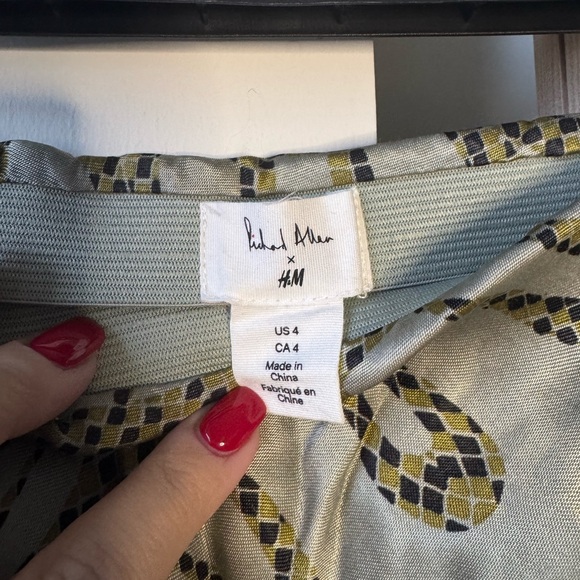 H&M Green Patterned Skirt - Picture 2 of 2